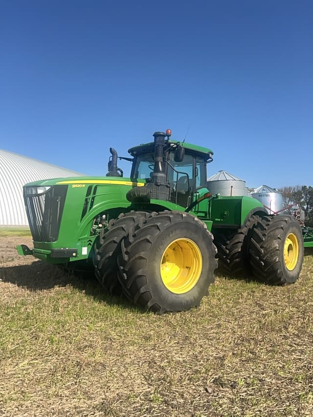 Image of John Deere 9520R equipment image 1