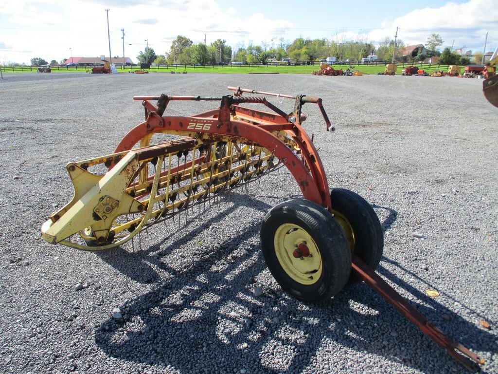 Main image New Holland 256