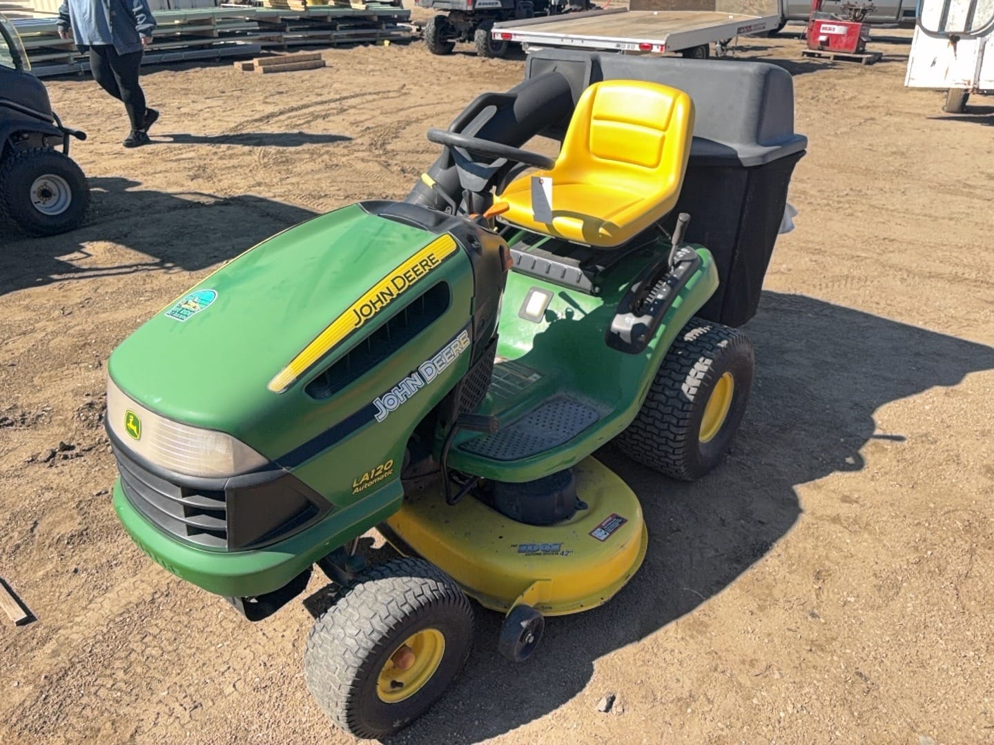 John Deere LA120 Equipment Image0