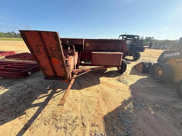 Image of New Holland Hayliner 315 equipment image 4
