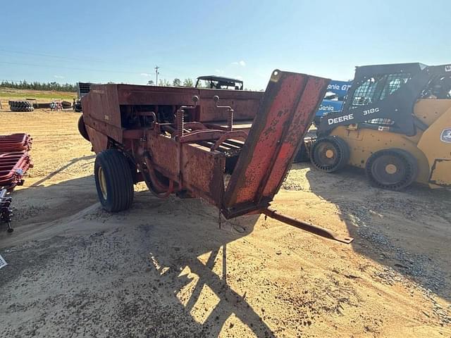 Image of New Holland Hayliner 315 equipment image 2