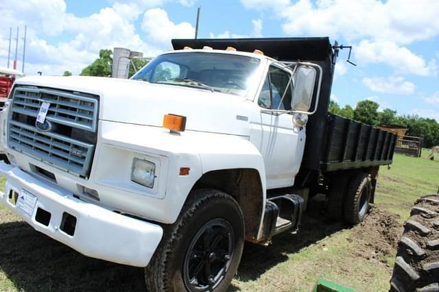 Image of Ford F-750 equipment image 1