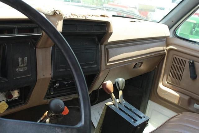 Image of Ford F-750 equipment image 4
