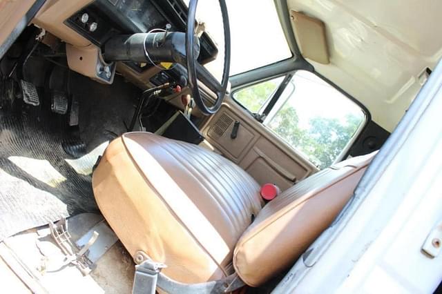 Image of Ford F-750 equipment image 2
