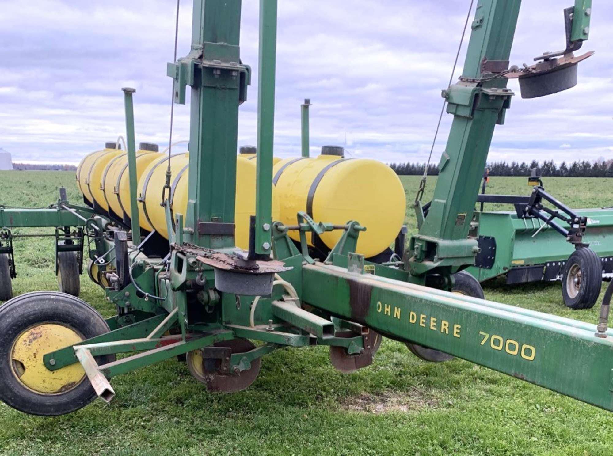 Main image John Deere 7000