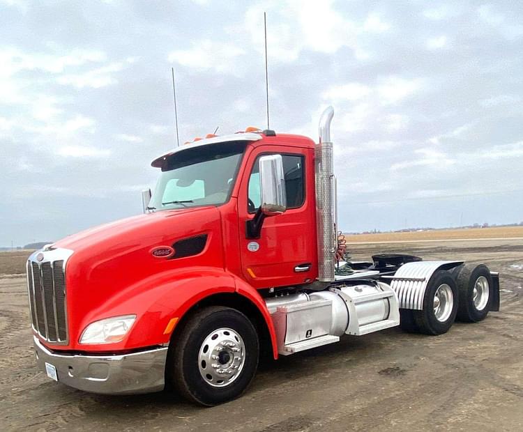 2016 Peterbilt 579 Equipment Image0