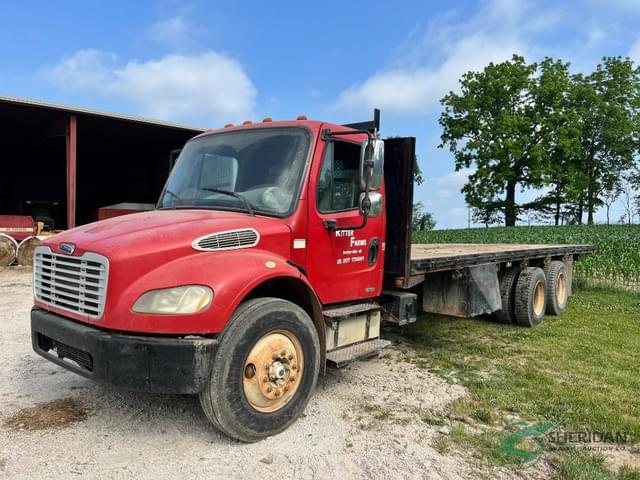 Image of Freightliner M2 106 equipment image 1