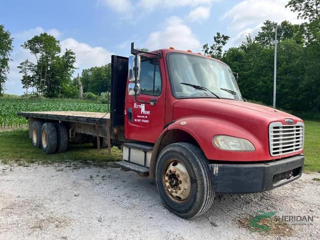 Image of Freightliner M2 106 equipment image 2