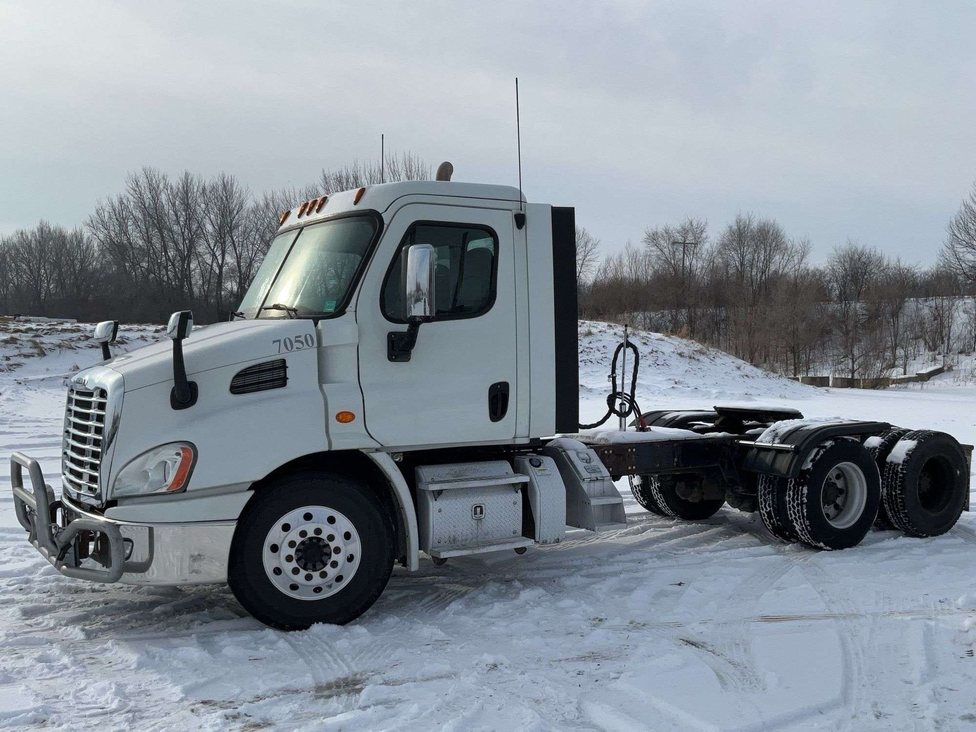 2014 Freightliner Cascadia Equipment Image0