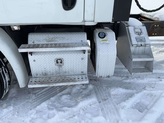 Image of Freightliner Cascadia equipment image 4