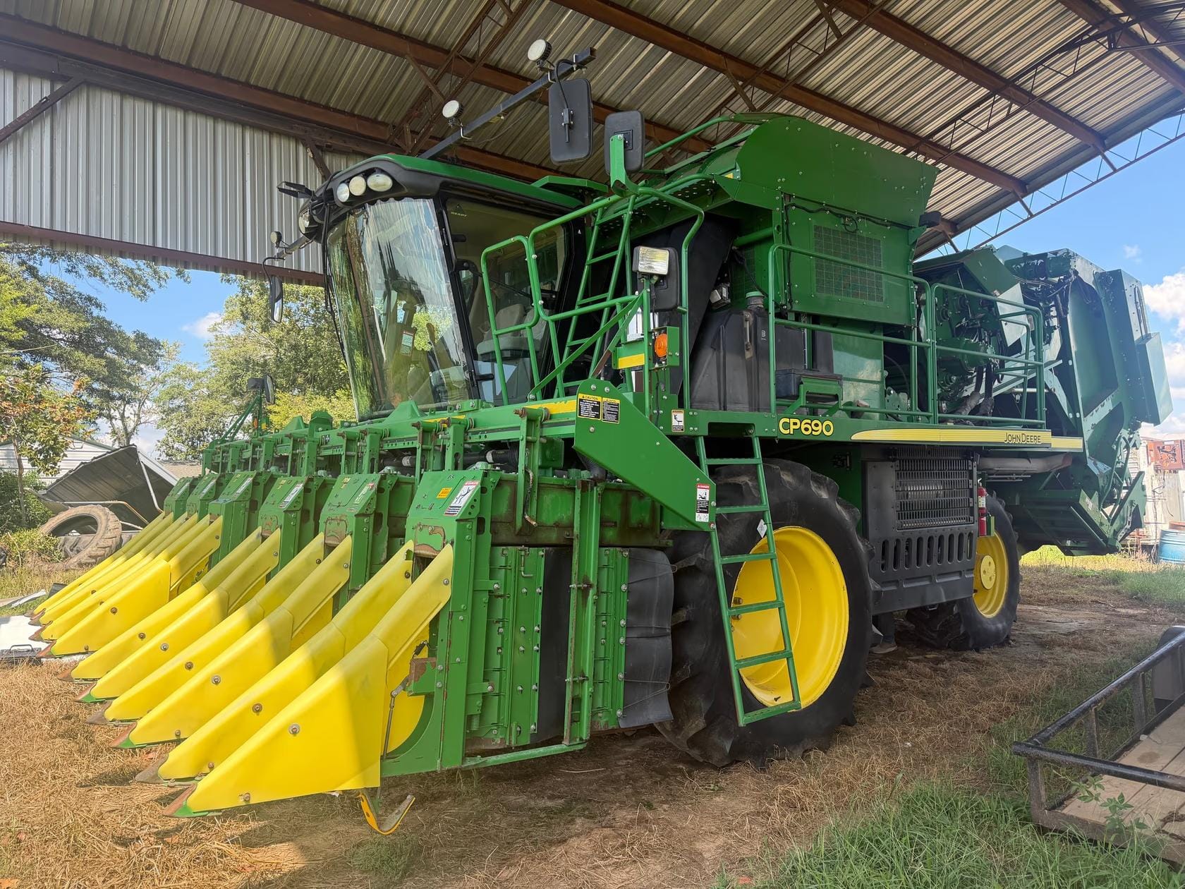 2015 John Deere CP690 Equipment Image0