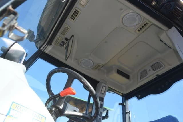 Image of New Holland Boomer 37 equipment image 4