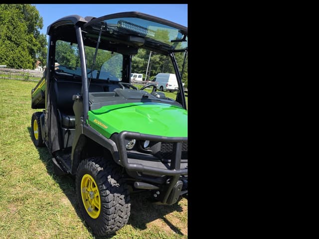 Image of John Deere XUV 835M equipment image 2