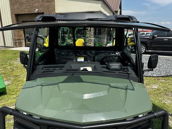 Image of John Deere XUV 835M equipment image 1