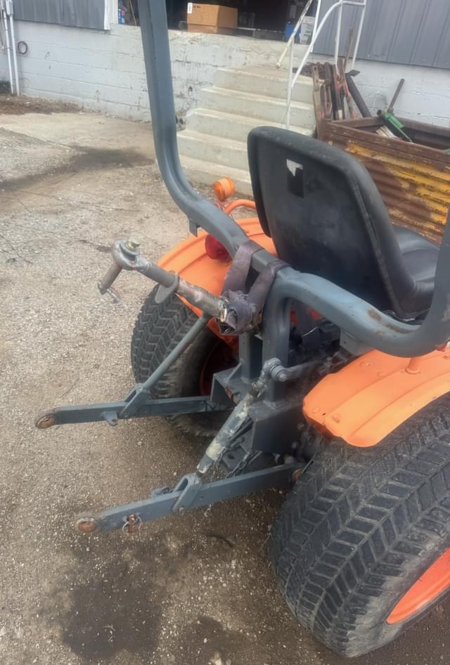 Image of Kubota B7100 equipment image 3