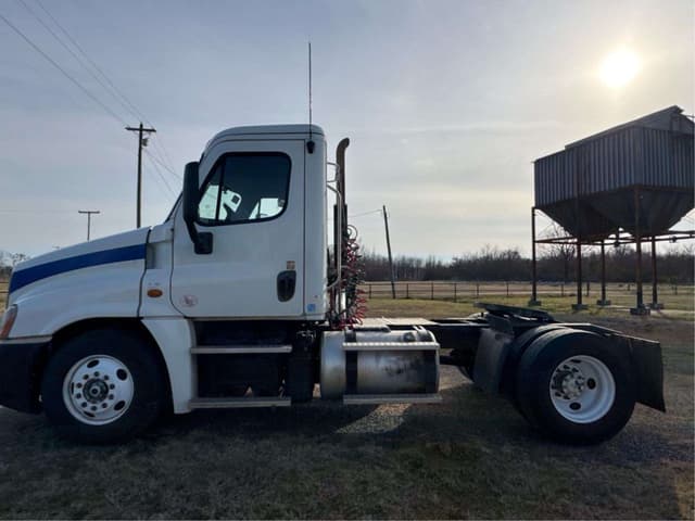 Image of Freightliner Cascadia equipment image 1