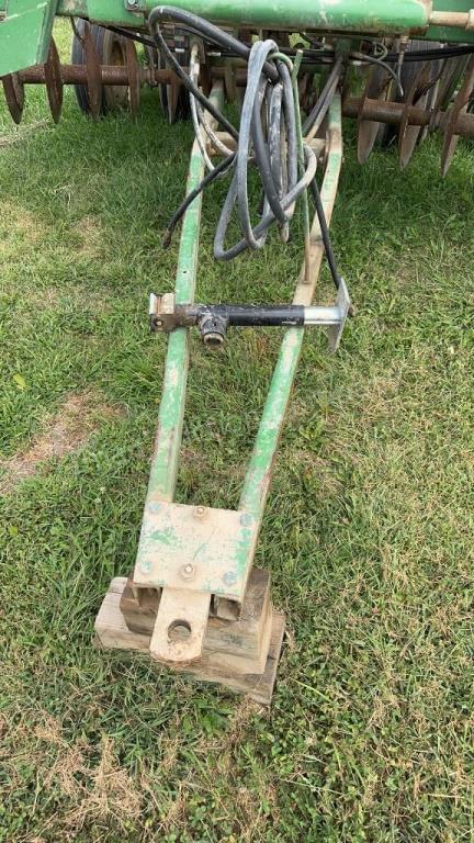Image of John Deere 235 equipment image 1