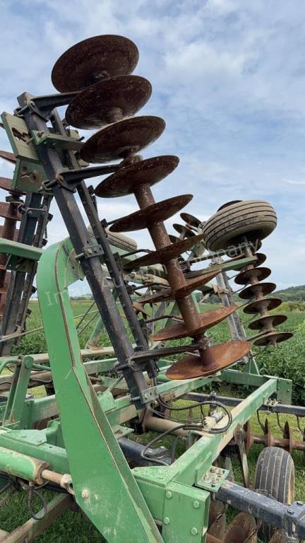 Image of John Deere 235 equipment image 2