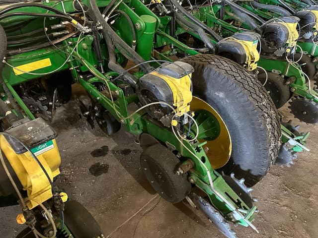 Image of John Deere 1770 equipment image 4
