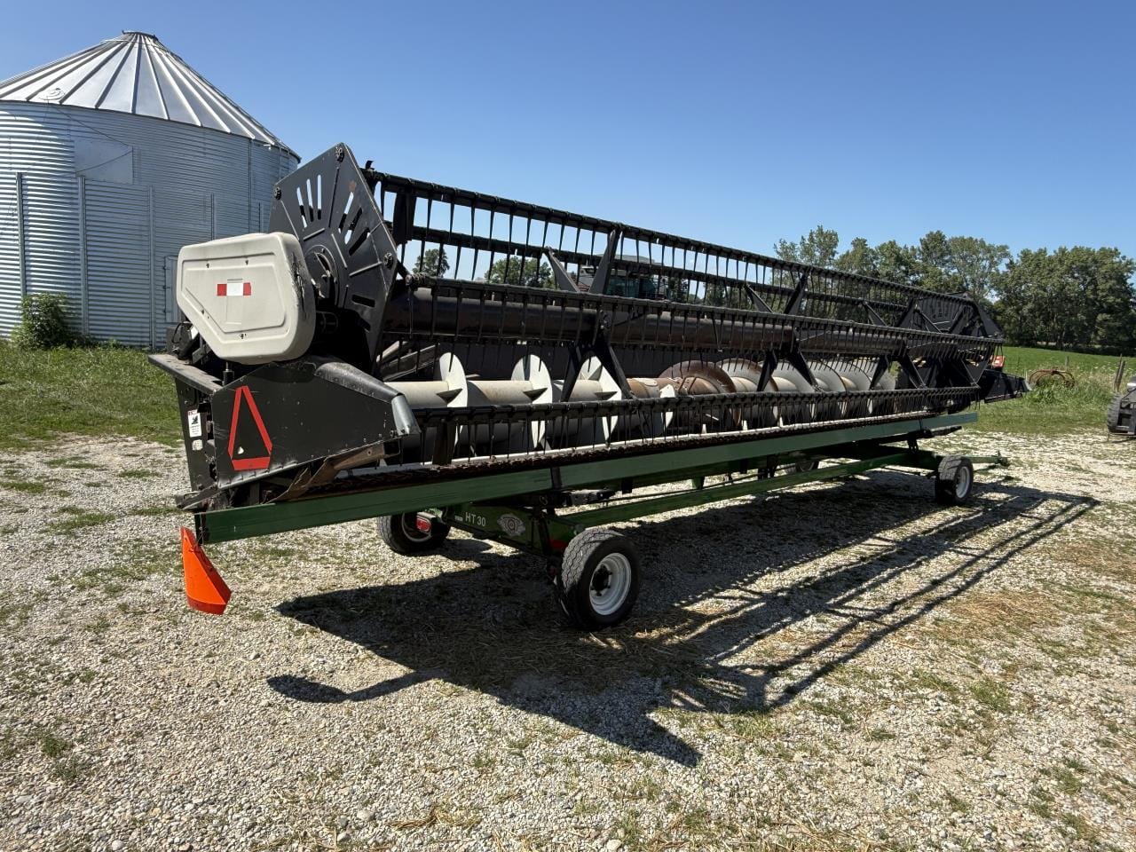 Gleaner 525 Equipment Image0