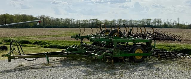 Image of John Deere 1010 equipment image 3