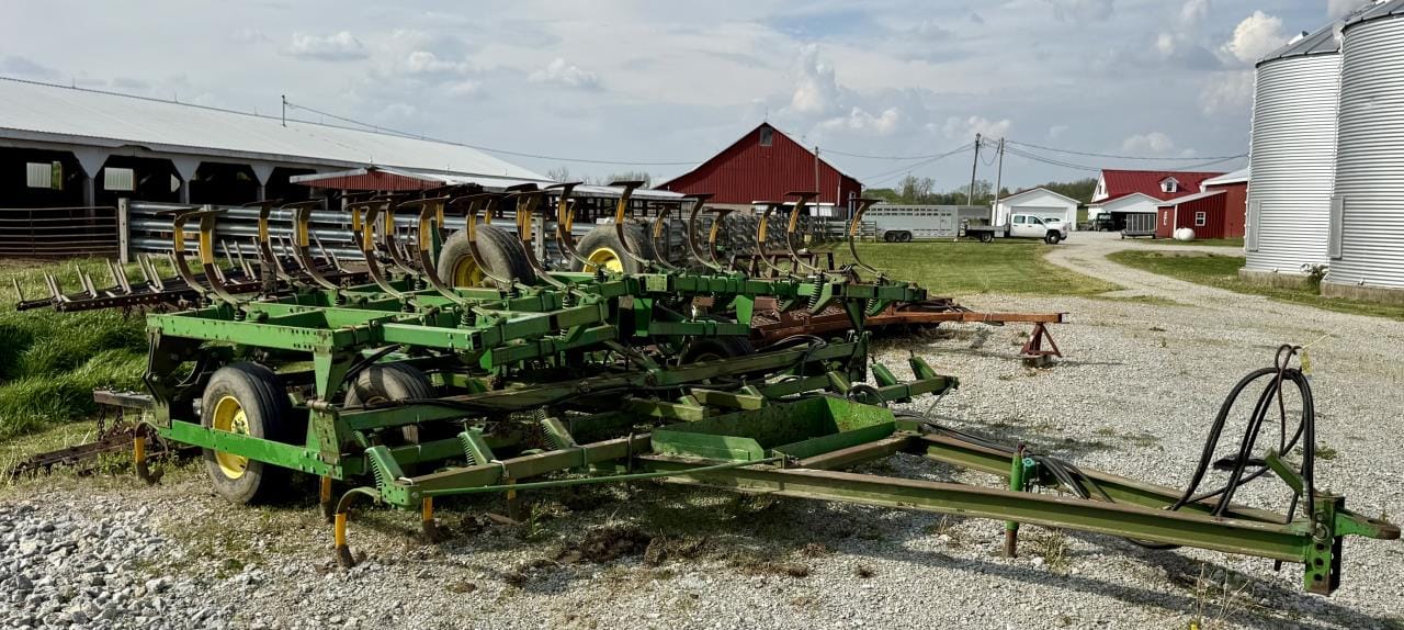 John Deere 1010 Equipment Image0