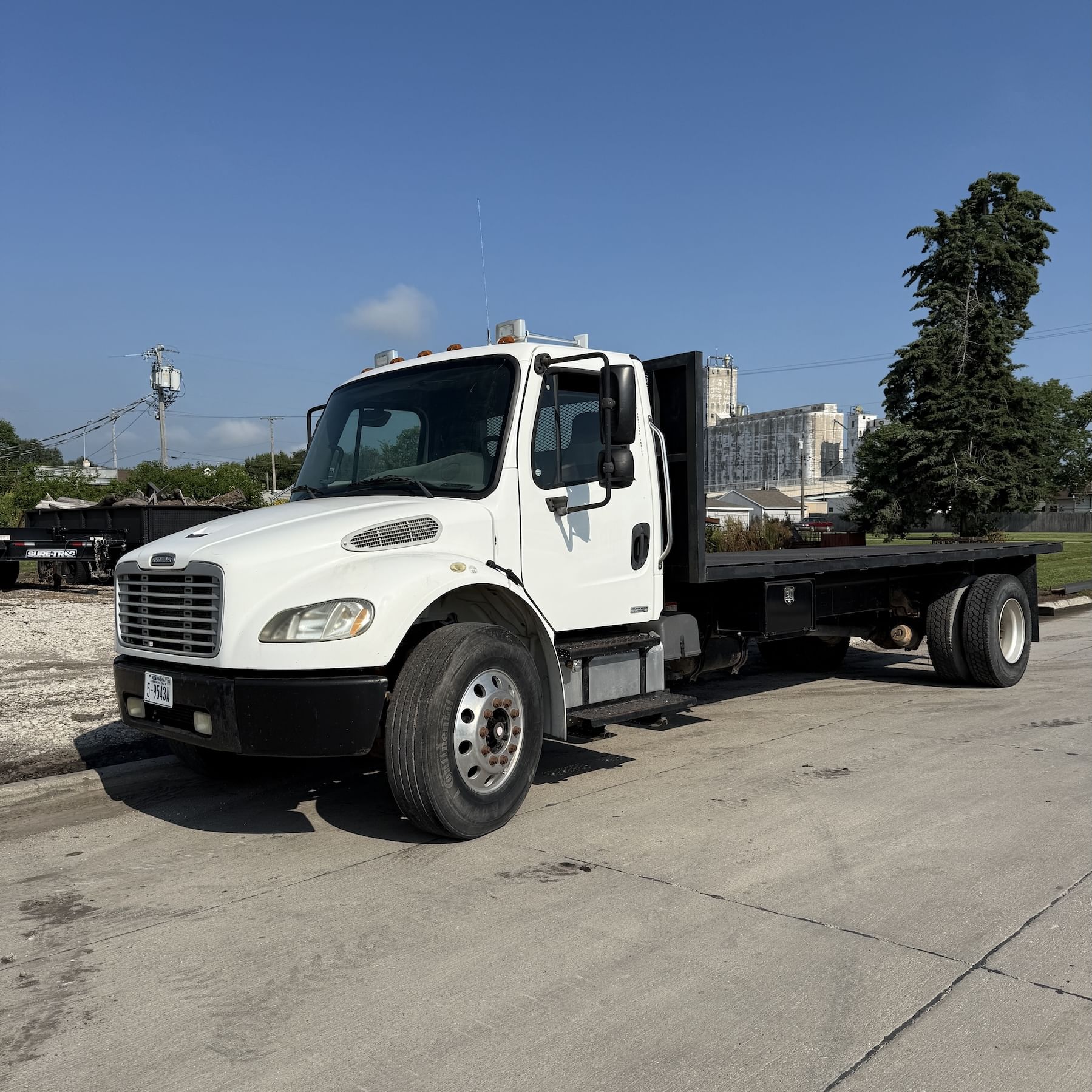 2005 Freightliner Business Class M2 Equipment Image0