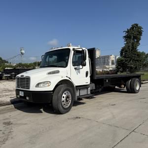 2005 Freightliner Business Class M2 Image