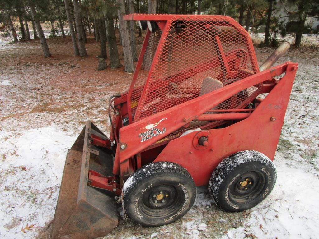 Main image Gehl 2500