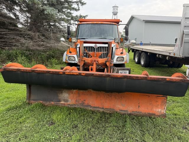Image of International 7300 equipment image 3