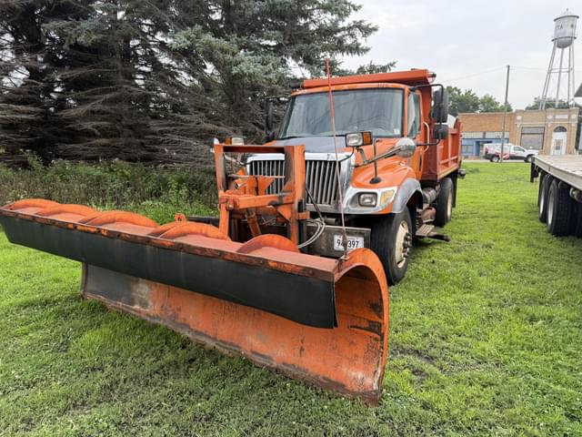 Image of International 7300 equipment image 1