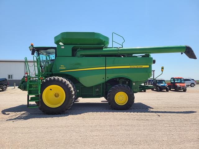 Image of John Deere S660 equipment image 4