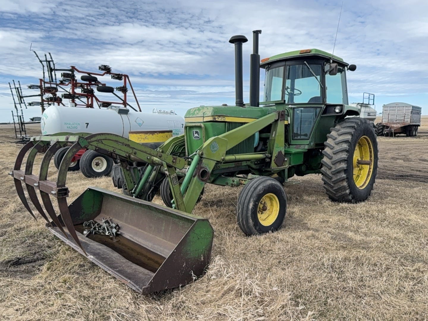 John Deere 4430 Equipment Image0