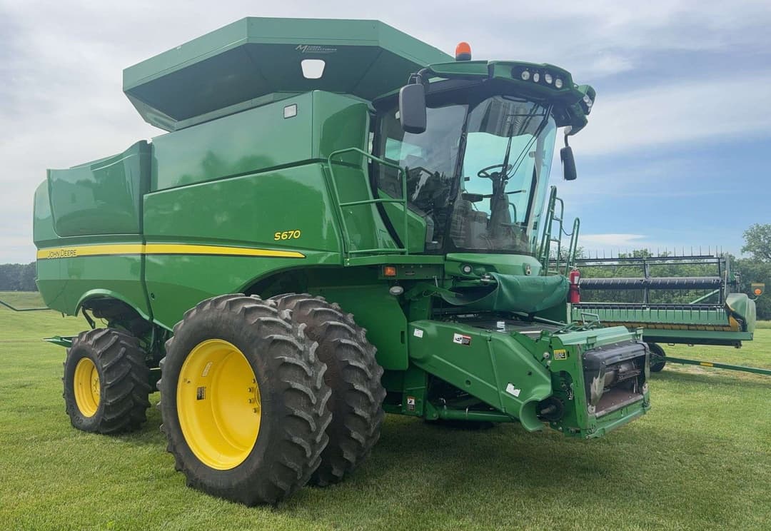 Image of John Deere S670 Primary image