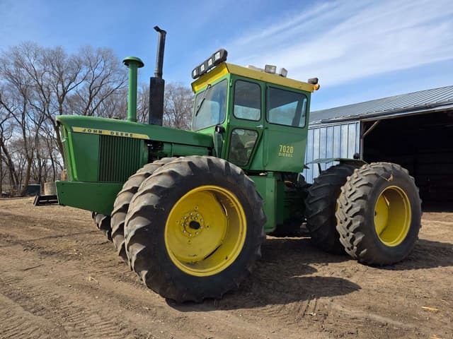 Image of John Deere 7020 equipment image 1