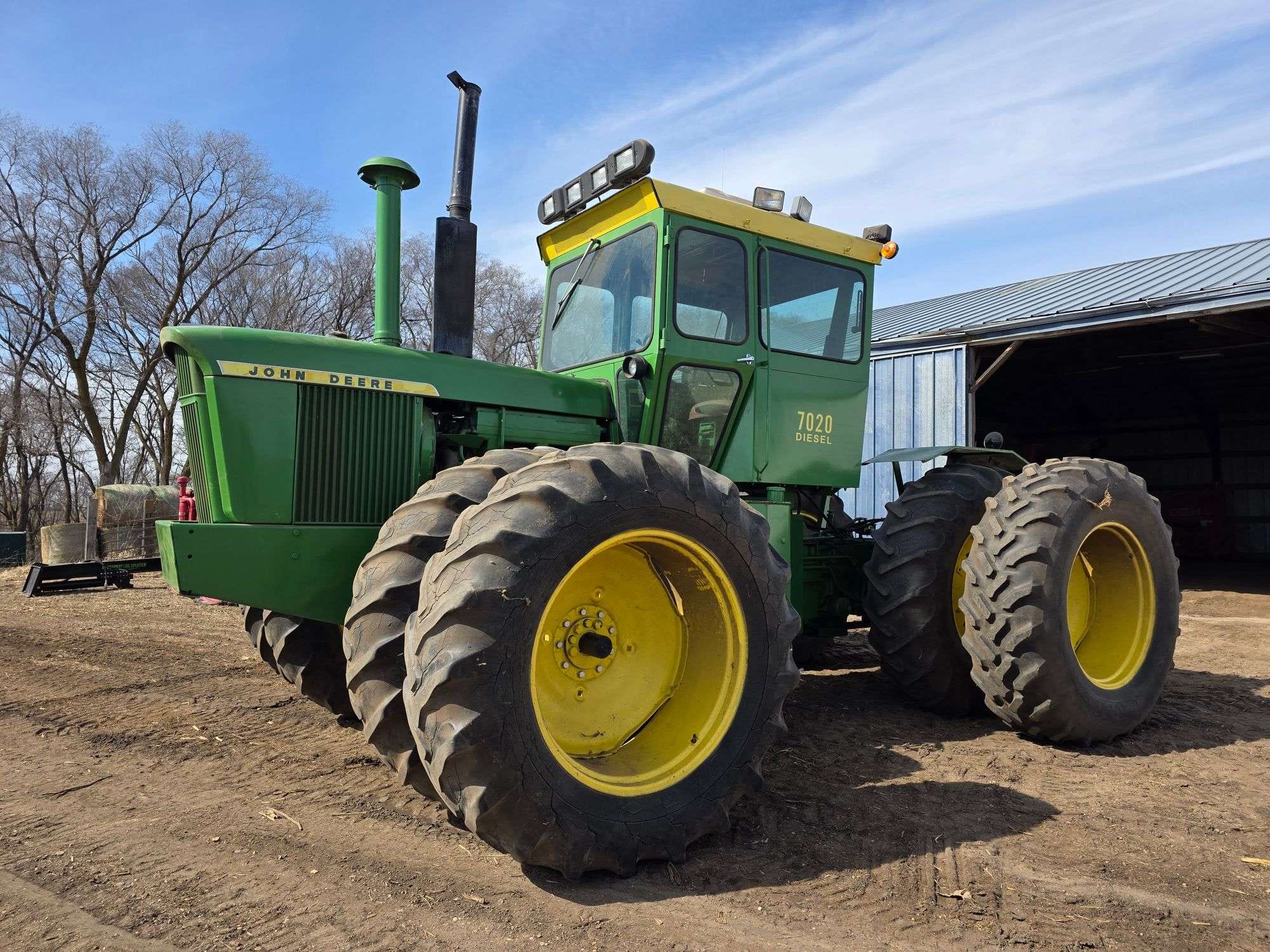 1971 John Deere 7020 Equipment Image0