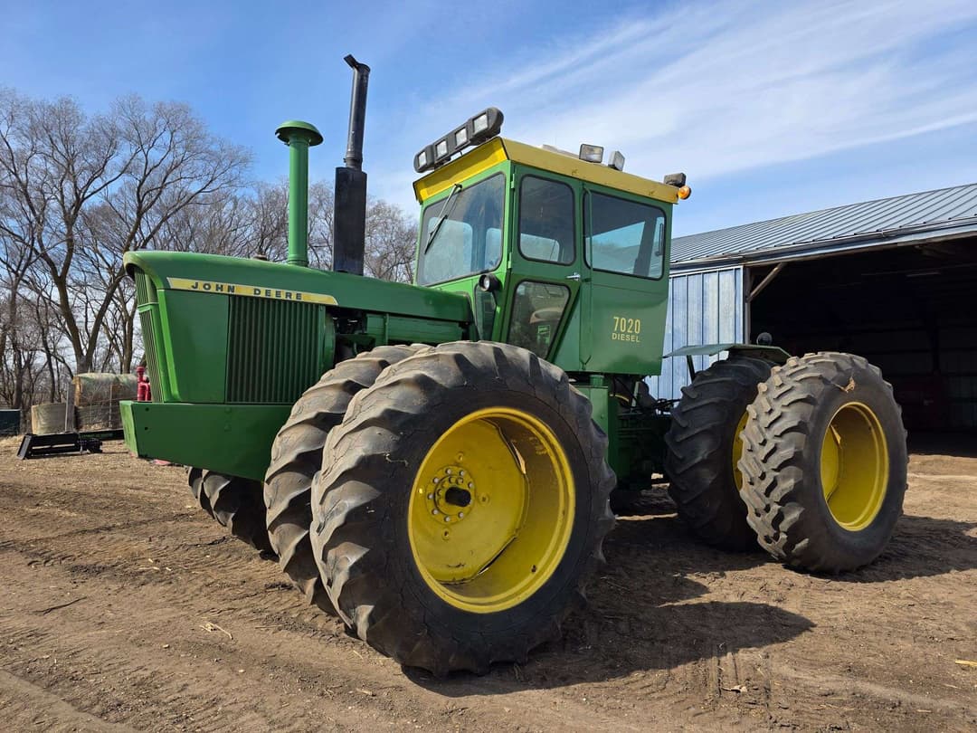 Image of John Deere 7020 Primary image