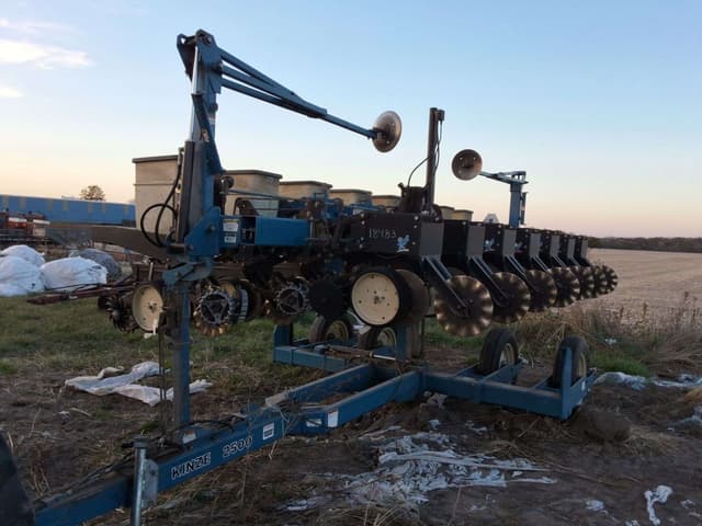 Image of Kinze 2500 equipment image 3