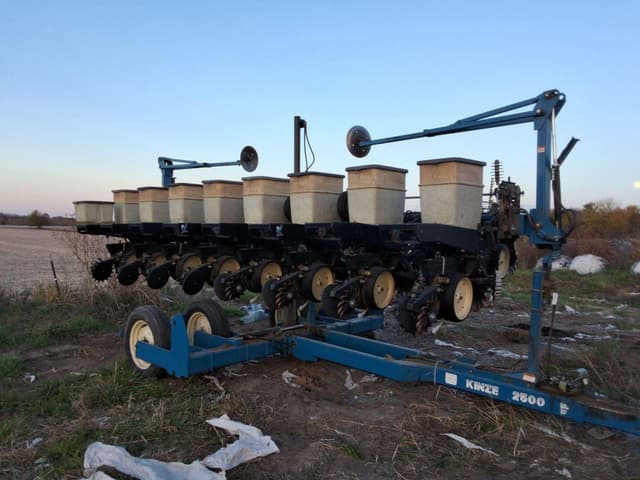 Image of Kinze 2500 equipment image 1