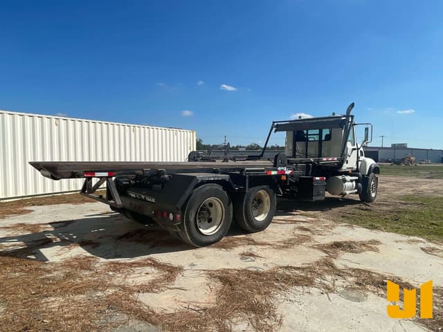 Image of Mack Granite CV713 equipment image 4