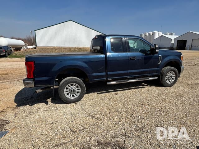 Image of Ford F-250 equipment image 3