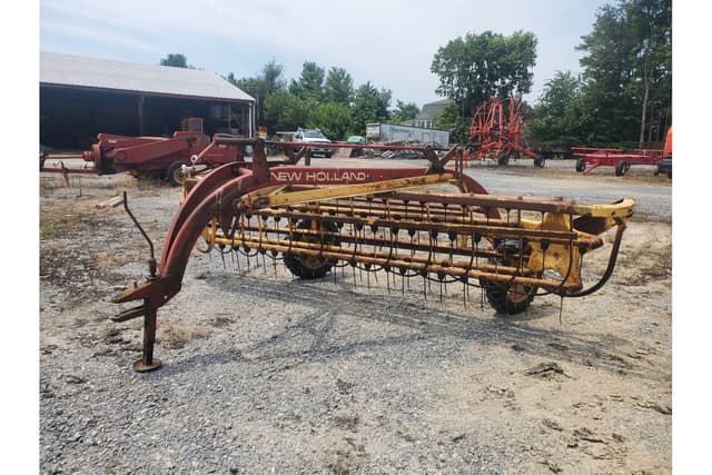 Image of New Holland 258 equipment image 2