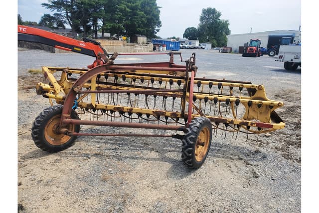 Image of New Holland 258 equipment image 4