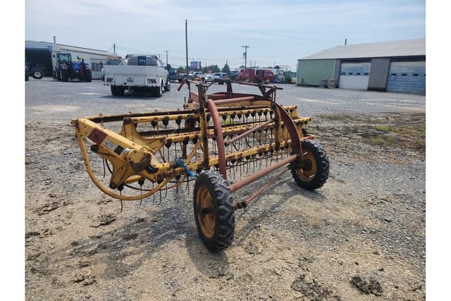 Image of New Holland 258 equipment image 3