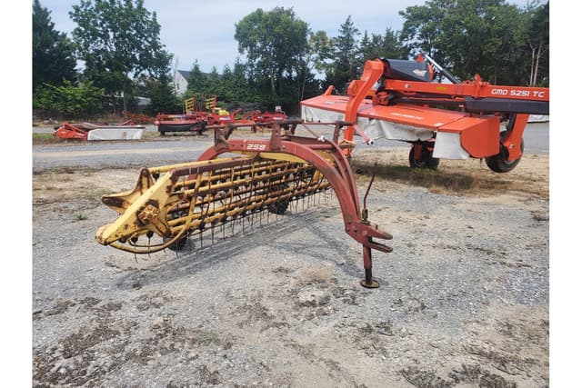 Image of New Holland 258 equipment image 1