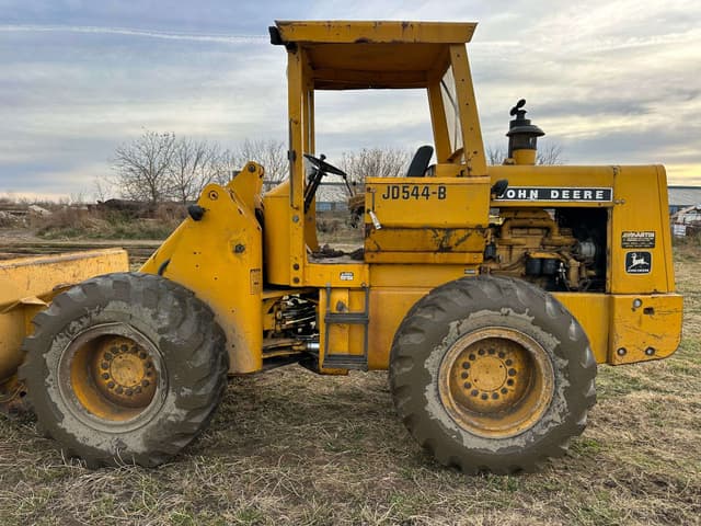 Image of John Deere 544B equipment image 2