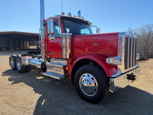 Image of Peterbilt 589 equipment image 1