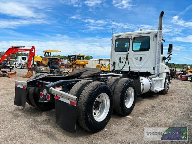 Thumbnail image Freightliner Cascadia 125 4