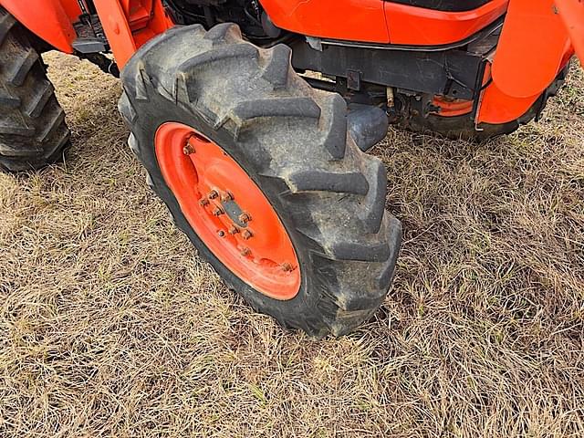 Image of Kubota M5640SU equipment image 3