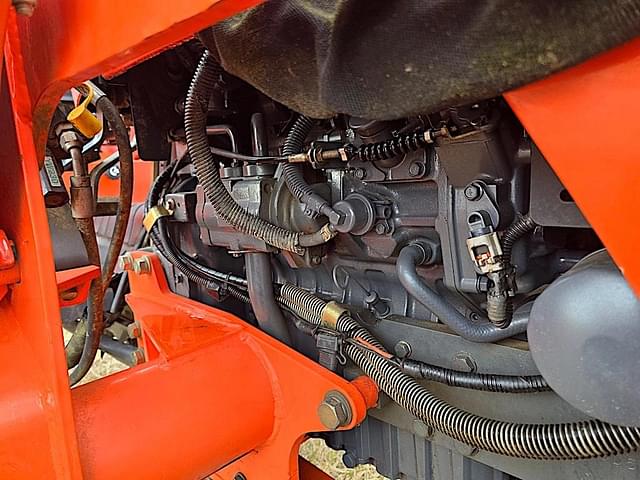 Image of Kubota M5640SU equipment image 4